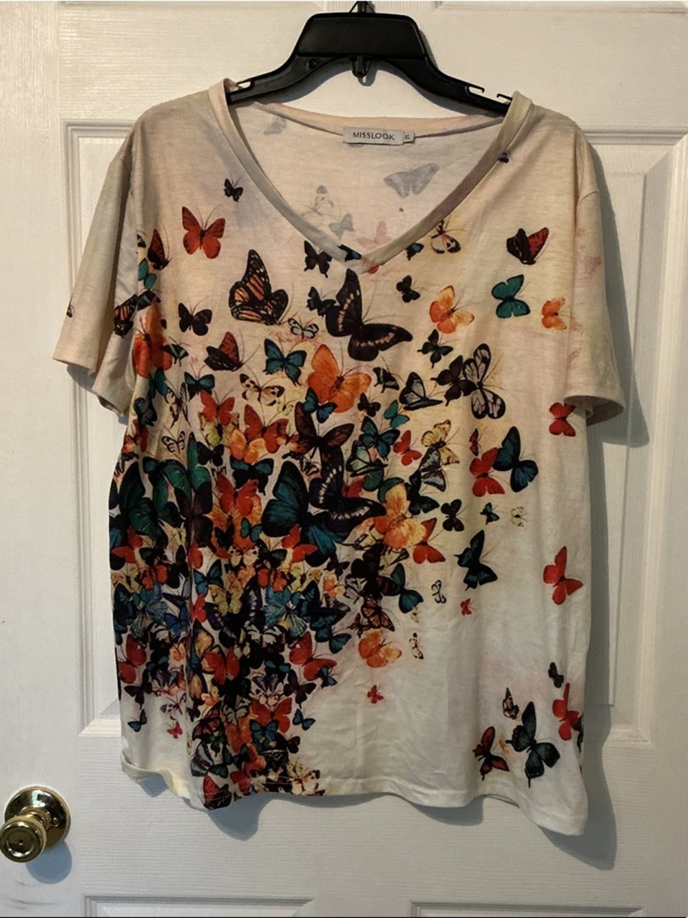 MISSLOOK Cream Short-Sleeve V-Neck Butterfly Print Tee